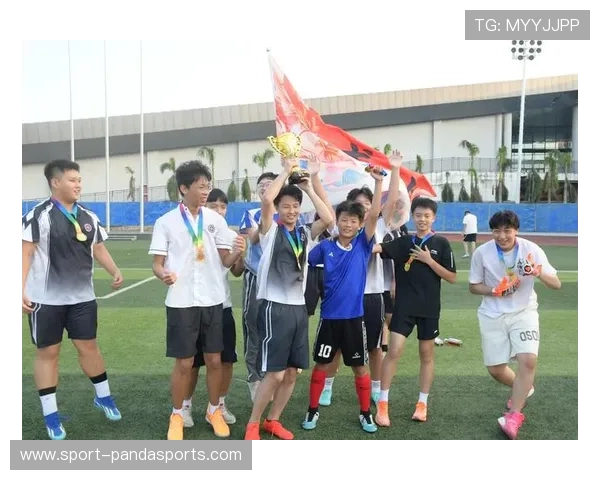 十岁少年足球天才崭露头角 踢出未来足坛新希望 十岁少年足球天才崭露头角 踢出未来足坛新希望