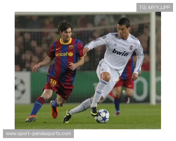 足球宝贝引发话题的球星是谁 揭秘背后的故事与影响