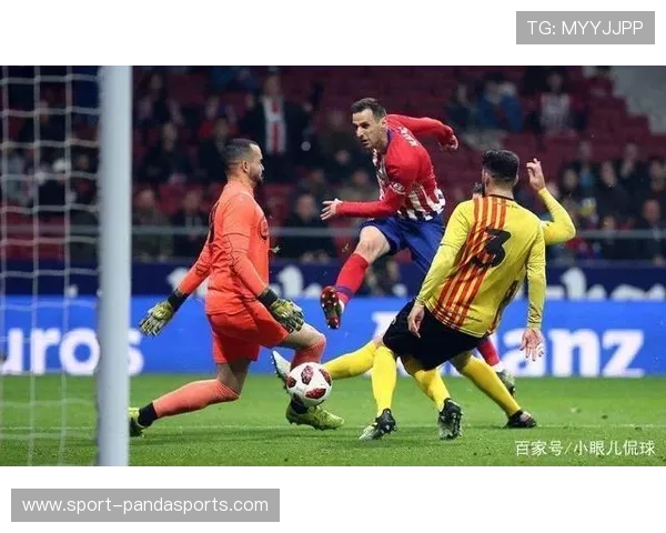 足球星卡巨星踢卡选队员策略解析及卡片组合搭配技巧